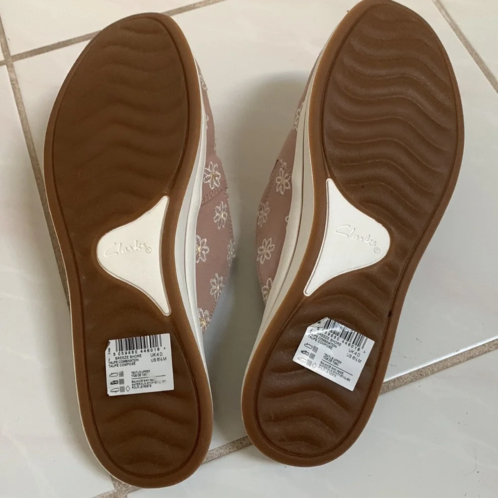 Clarks Cloudsteppers Floral Slip-On Sneakers‎ Size 6.5M